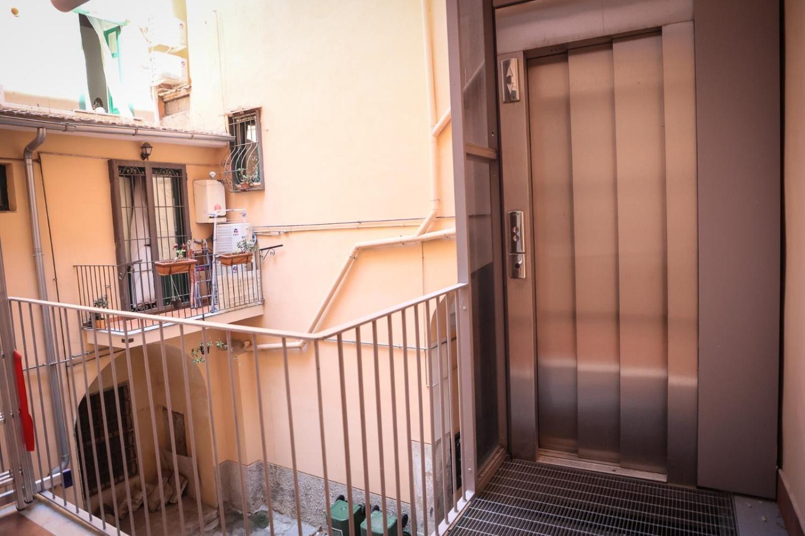Apartamento Petramare Charming House Salerno Exterior foto
